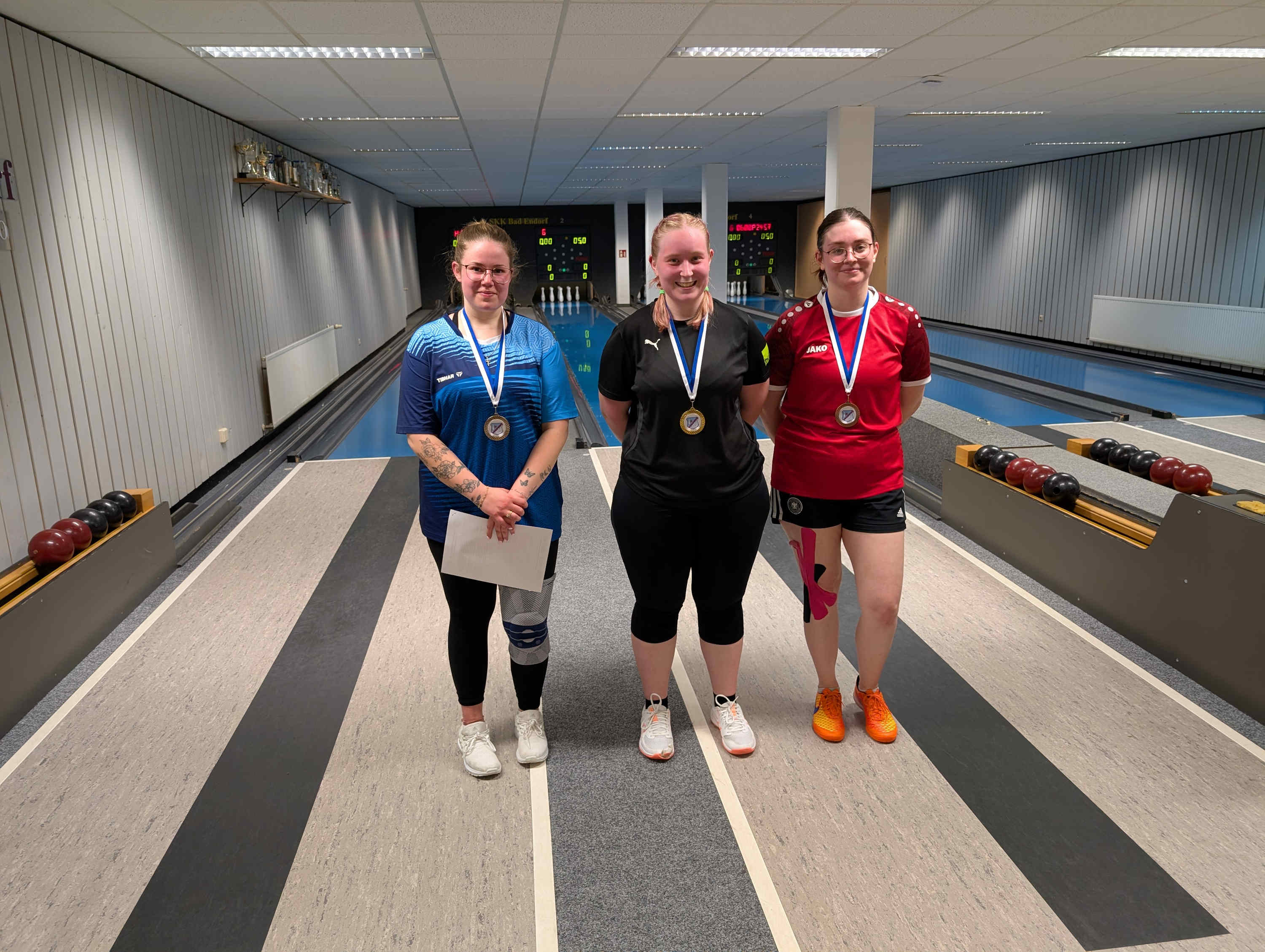 Bezirksmeisterschaft U23 weiblich 2026 - von links: Anna Steinbrecher, Tamara Hey, Lea Weiner